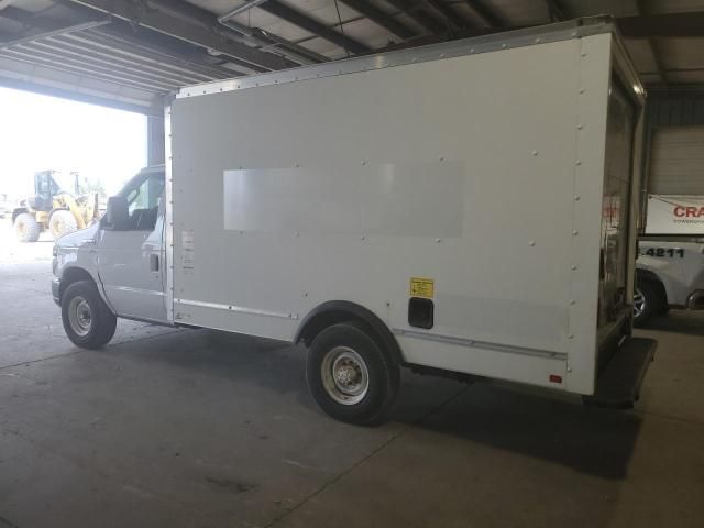 2015 Ford Econoline E350 Super Duty Cutaway Van