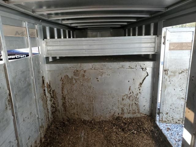 2021 Featherlite 8117-6720-STD Livestock Trailer