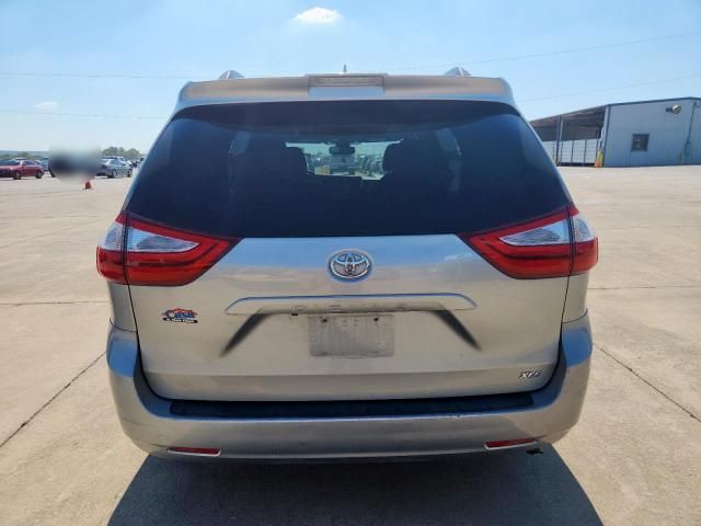 2018 Toyota Sienna XLE