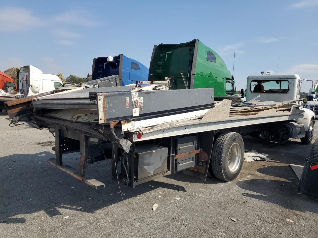 2013 Peterbilt 337 BOX Truck