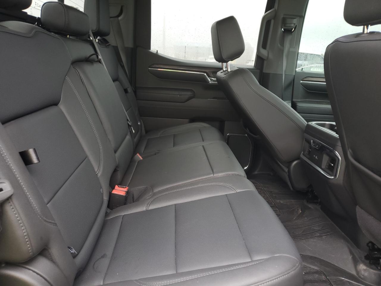 2024 GMC Sierra K1500 slt