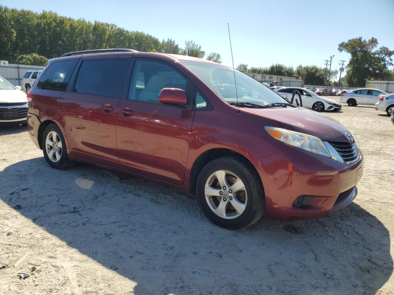2011 Toyota Sienna le