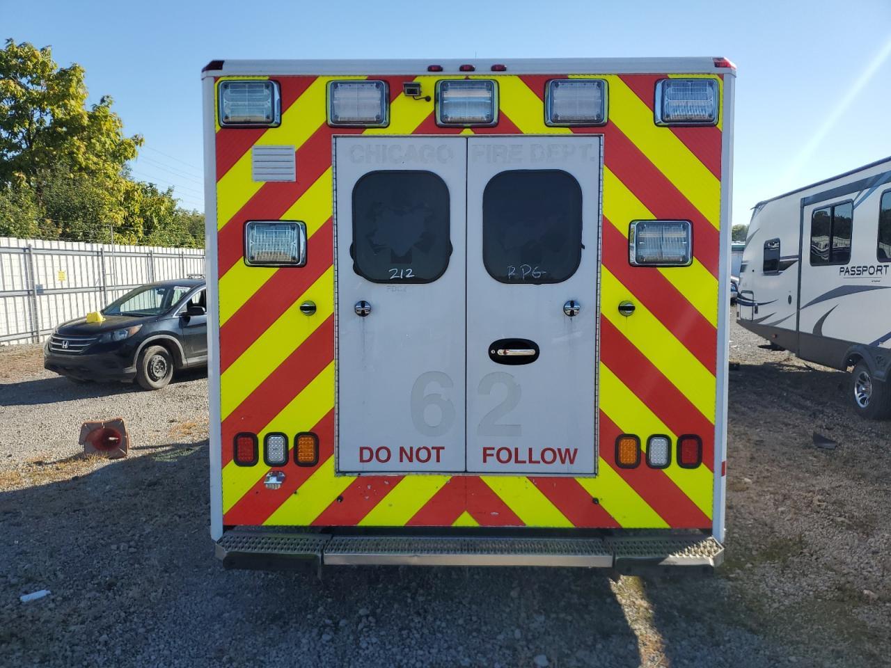 2016 Ford Econoline E450 Super Duty Cutaway Van