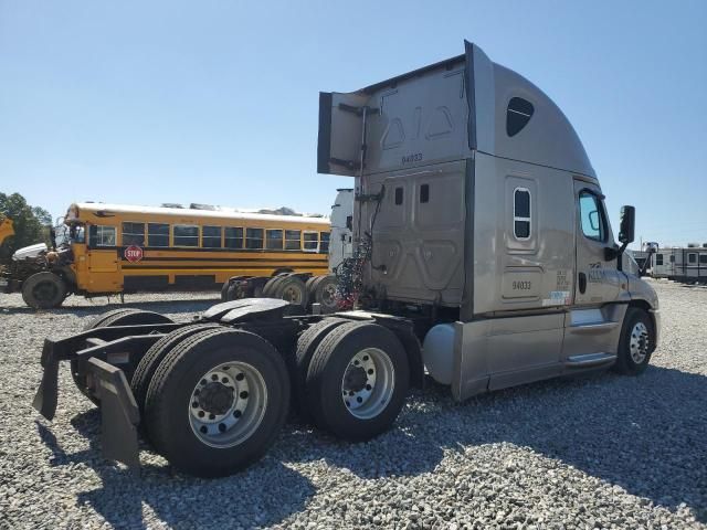 2014 Freightliner Cascadia Semi Truck
