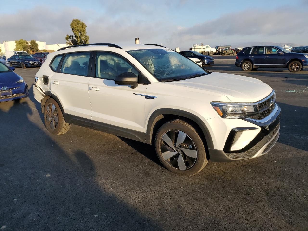 2024 Volkswagen Taos s