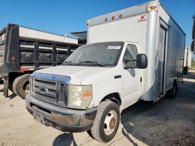 2008 Ford Econoline E450 Super Duty Cutaway Van