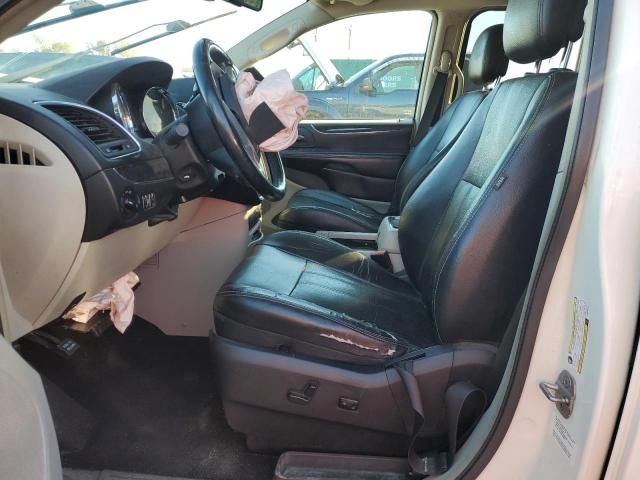 2011 Chrysler Town & Country Touring l