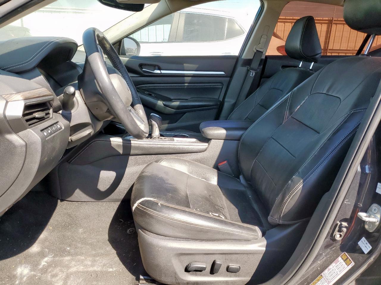 2020 Niss Altima