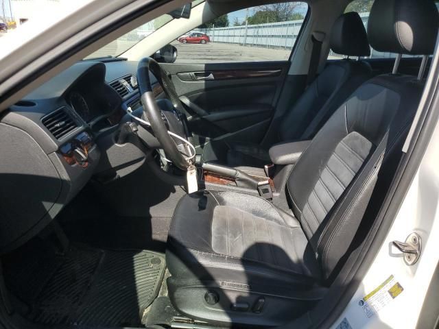 2012 Volkswagen Passat SEL