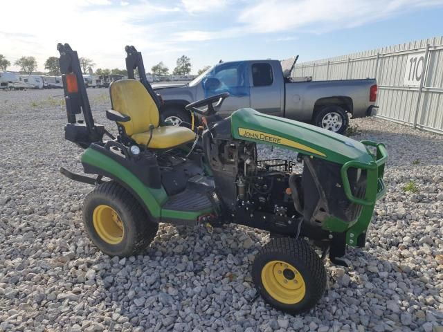 2018 John Deere 1025R Tractor