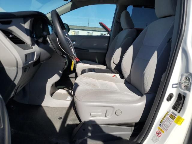 2018 Toyota Sienna LE