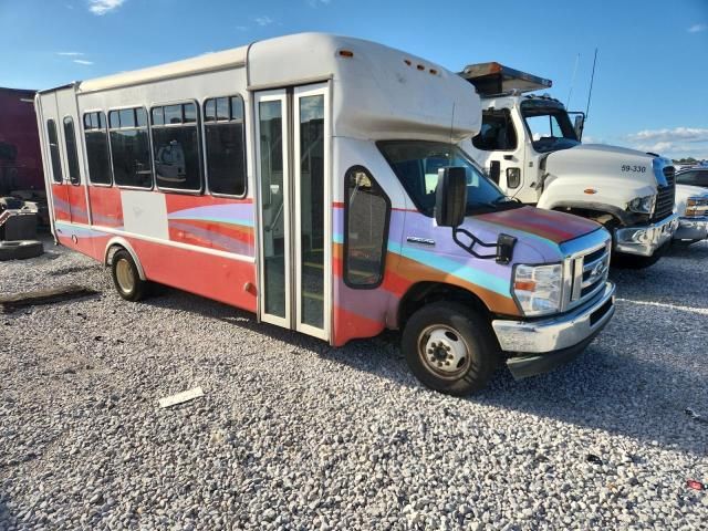 2019 Ford Econoline E450 Super Duty Cutaway Van