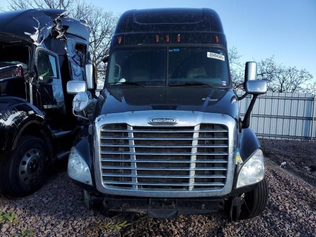 2015 Freightliner Cascadia Semi Truck