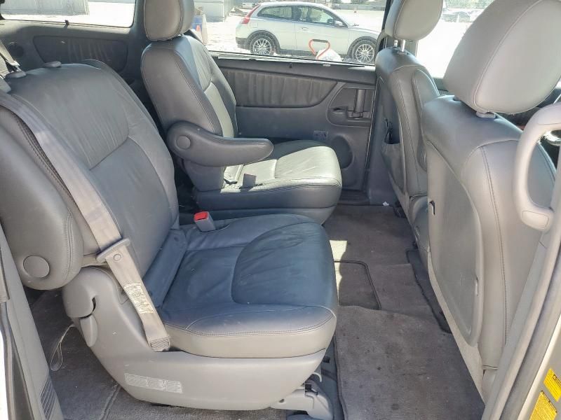 2010 Toyota Sienna XLE