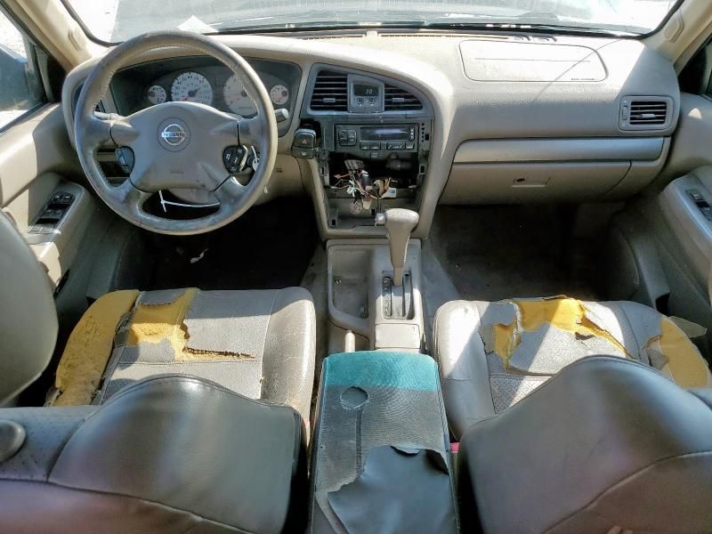 2004 Nissan Pathfinder LE