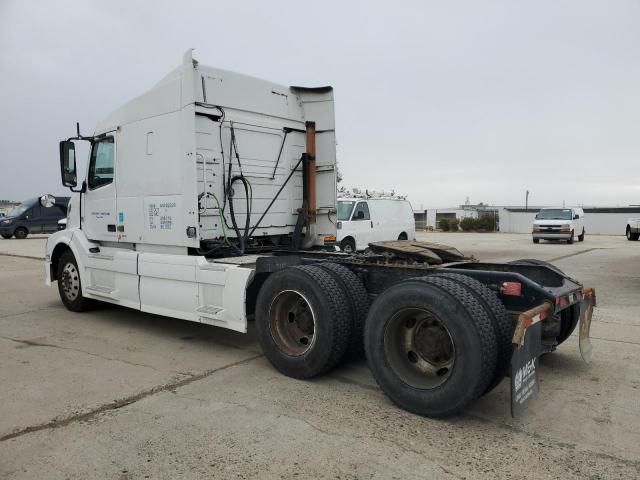 2010 Volvo VNL Semi Truck
