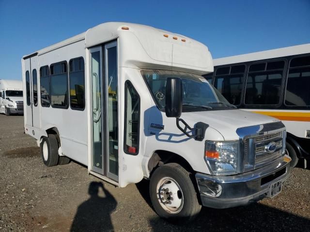 2014 Ford Econoline E350 Super Duty Cutaway Van
