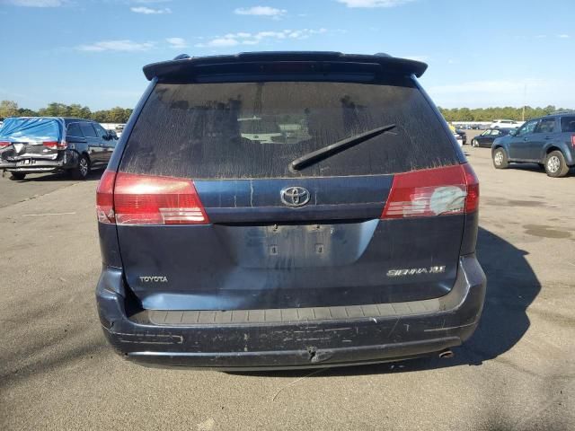 2004 Toyota Sienna xle