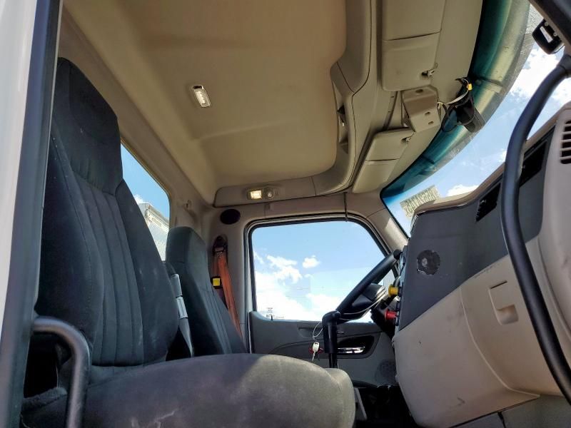 2018 Peterbilt Tractor 567