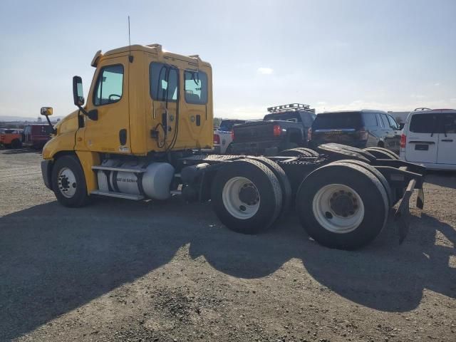 2014 Freightliner 2013 Freightliner Cascadia Semi Truck