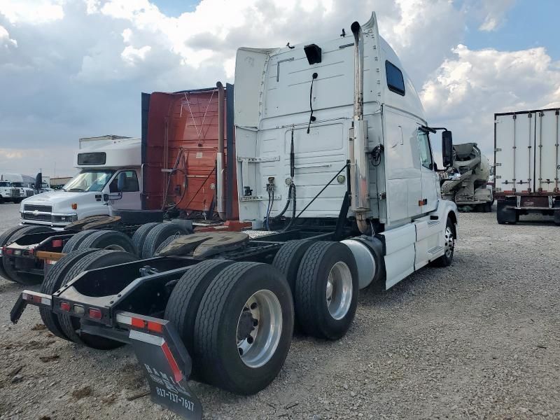 2008 Volvo VNL Semi Truck