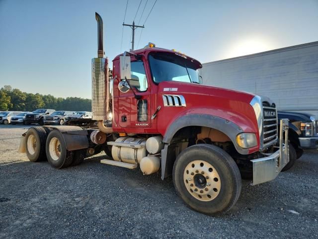 2009 Mack GU700 Semi Truck