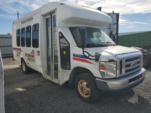 2009 Ford Econoline E450 Super Duty Cutaway Van