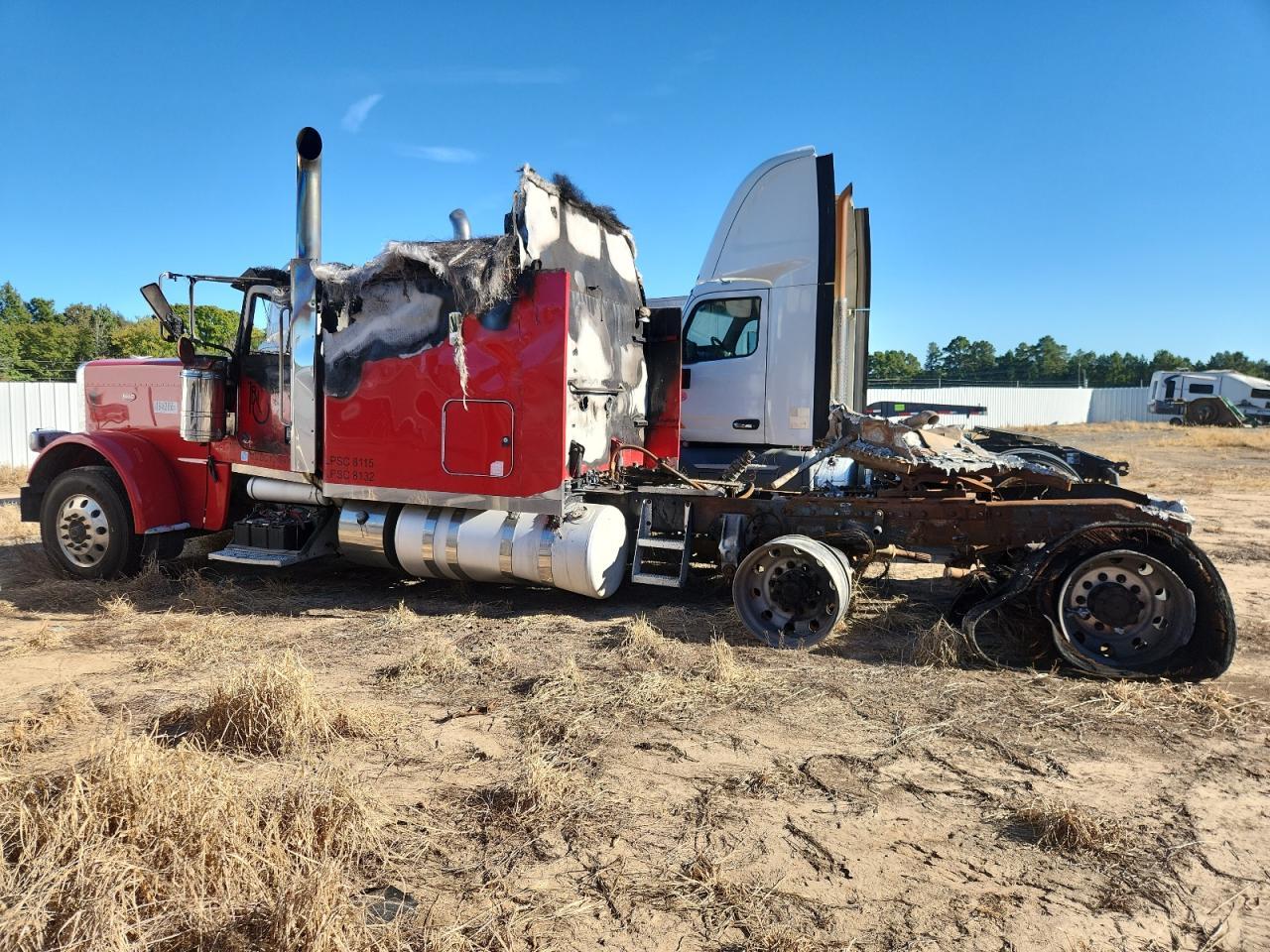 2015 Peterbilt 389 Semi Truck