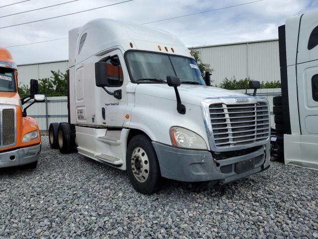 2015 Freightliner Cascadia Semi Truck