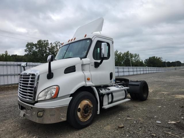 2013 Freightliner Cascadia Semi Truck