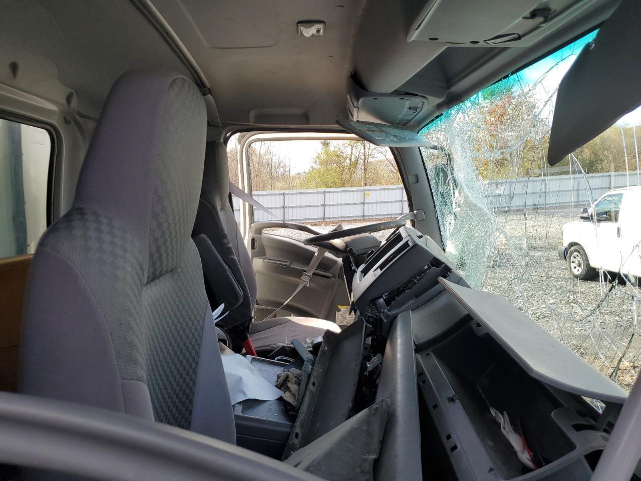 2019 Isuzu FTR Refrigerated BOX Truck