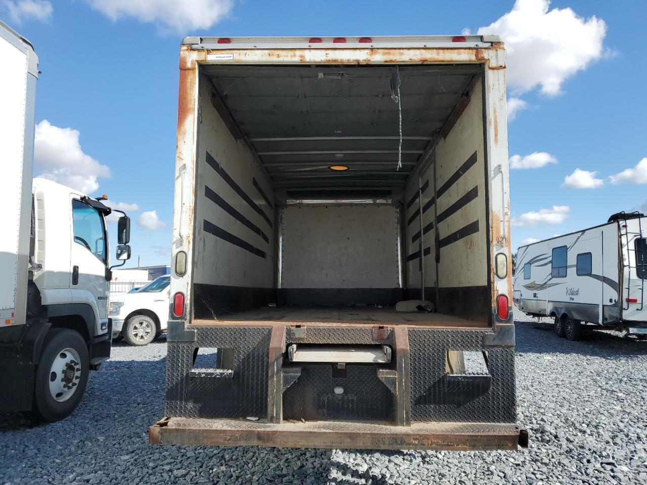 1999 International 4000 4700-BOX Truck