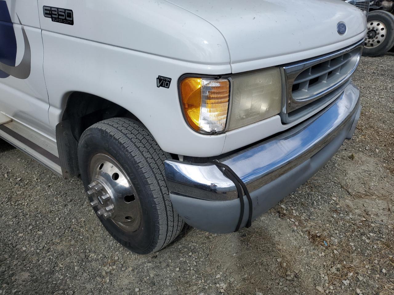 2001 Ford 2000 Fleetwood Jamboree-RV