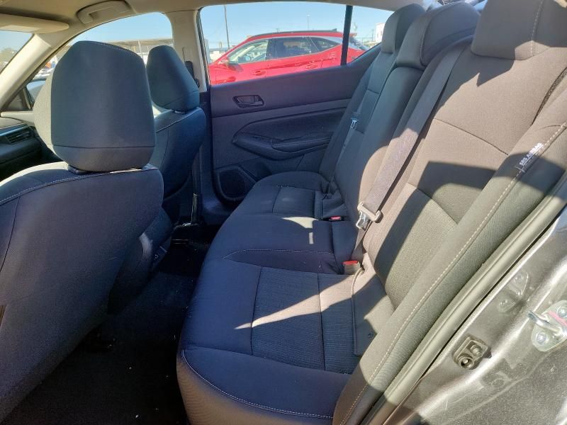 2024 Nissan Altima sv