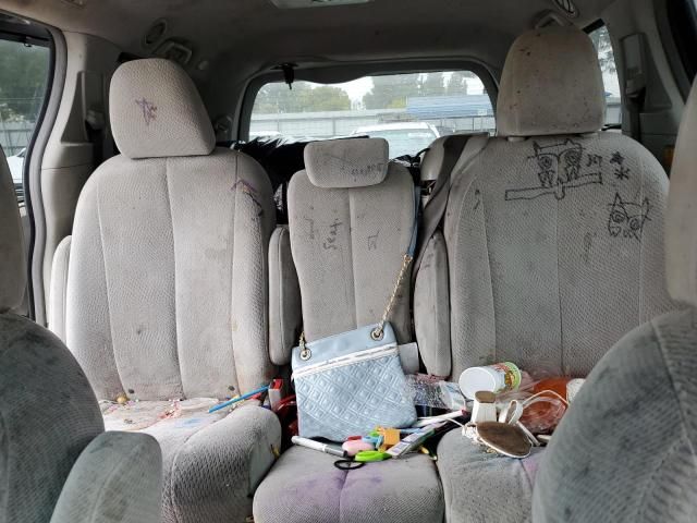 2011 Toyota Sienna le