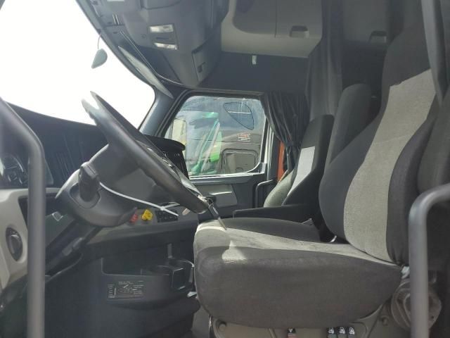 2019 Freightliner Cascadia 126