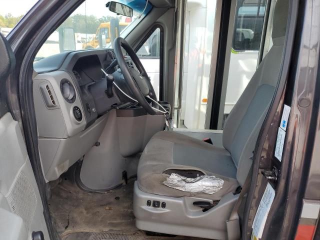 2019 Ford Econoline E450 Super Duty Cutaway Van