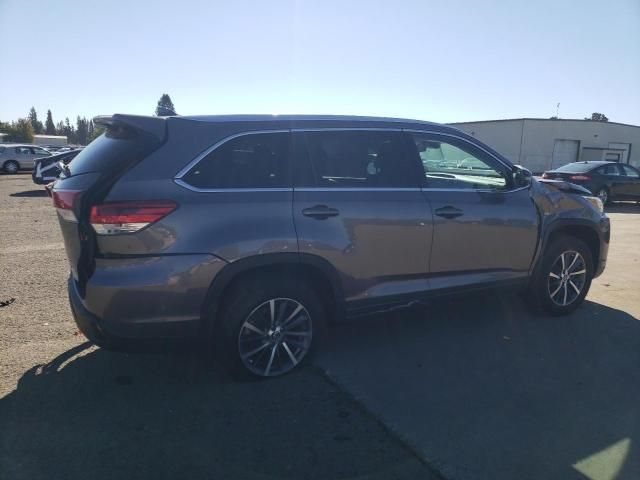 2017 Toyota Highlander SE