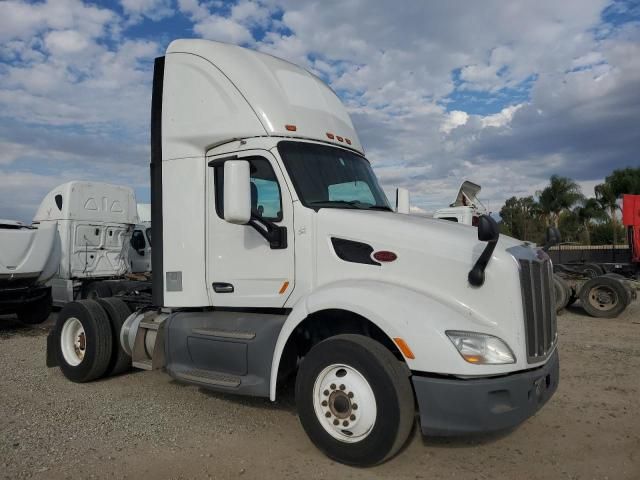 2018 Peterbilt Tractor 2018 Peterbilt 579 Semi Truck