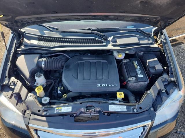 2013 Chrysler Town & Country Touring