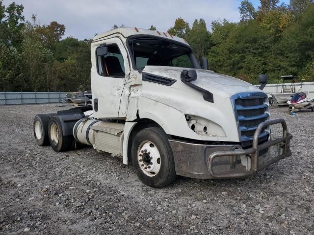 2020 Freightliner Cascadia 1-Semi Truck