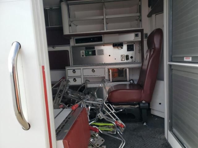 2006 Ford Econoline E450 Super Duty Cutaway Van