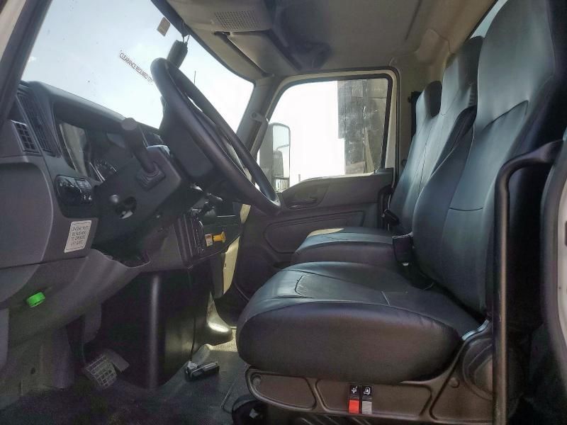 2022 International MV607-BOX Truck