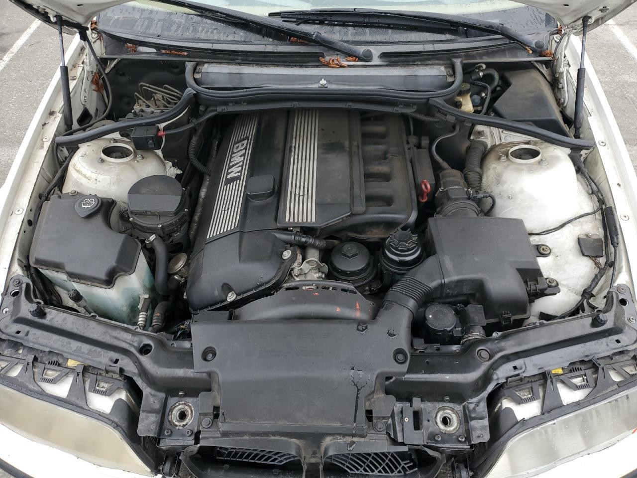 2000 BMW 323 i