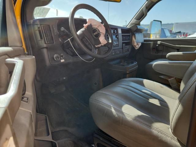 2022 GMC Savana CUT-BOX Truck