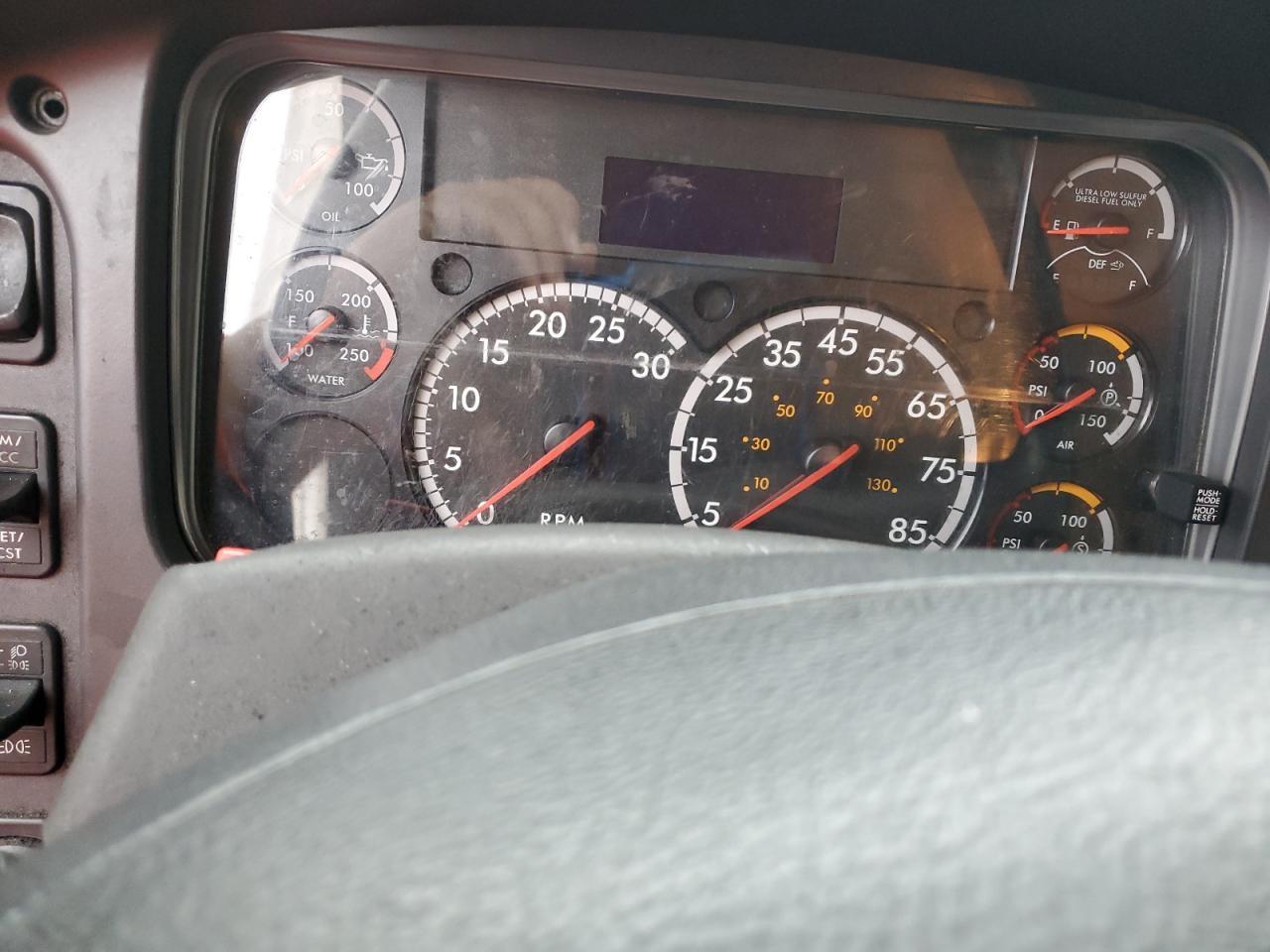 2022 Freigliner 2022 Freightliner Business Class M2 BOX Truck