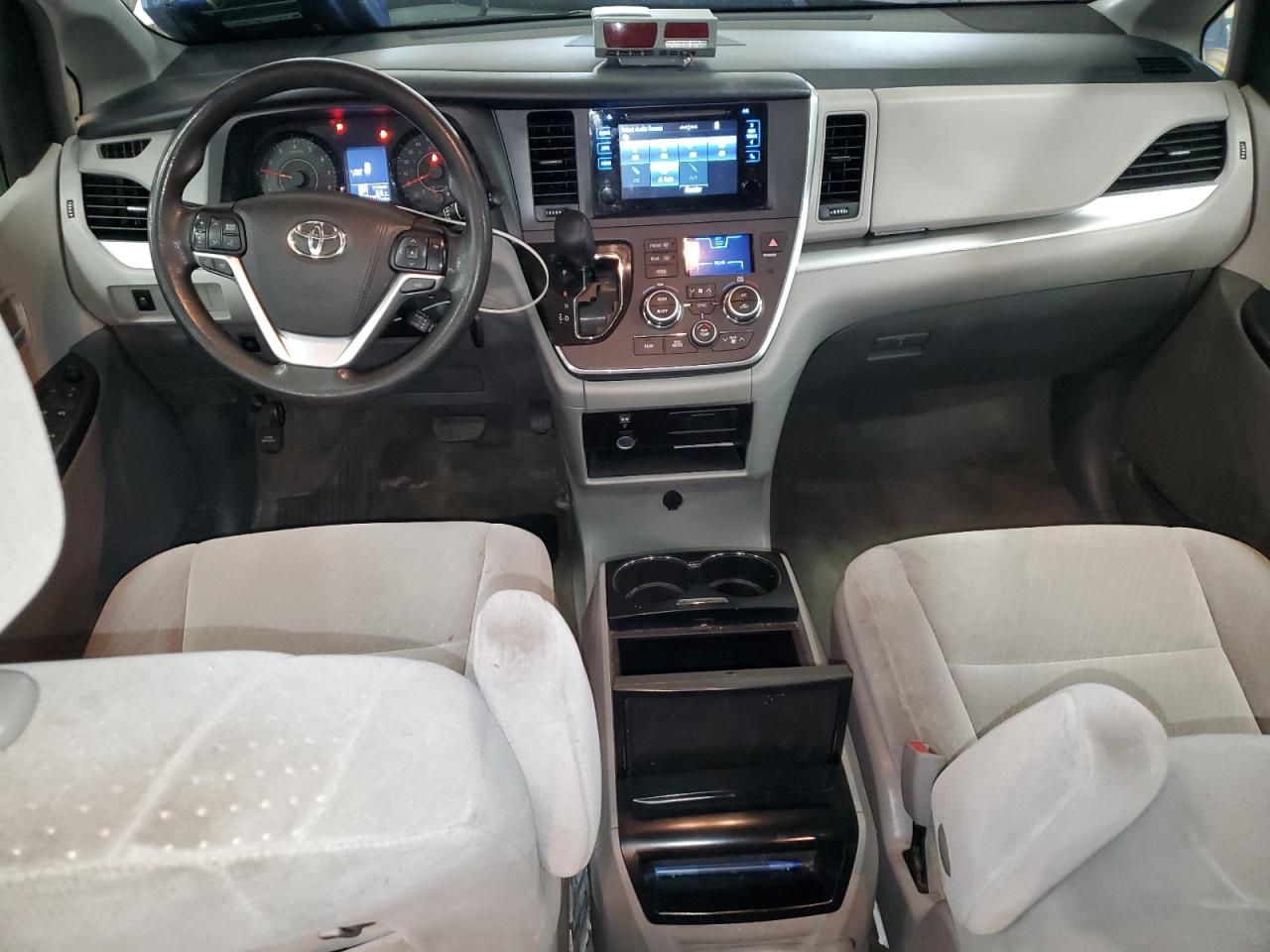 2017 Toyota Sienna le