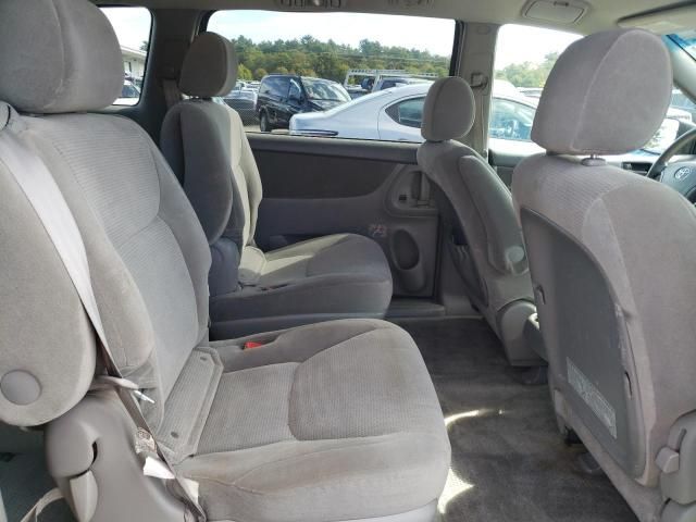 2005 Toyota Sienna CE