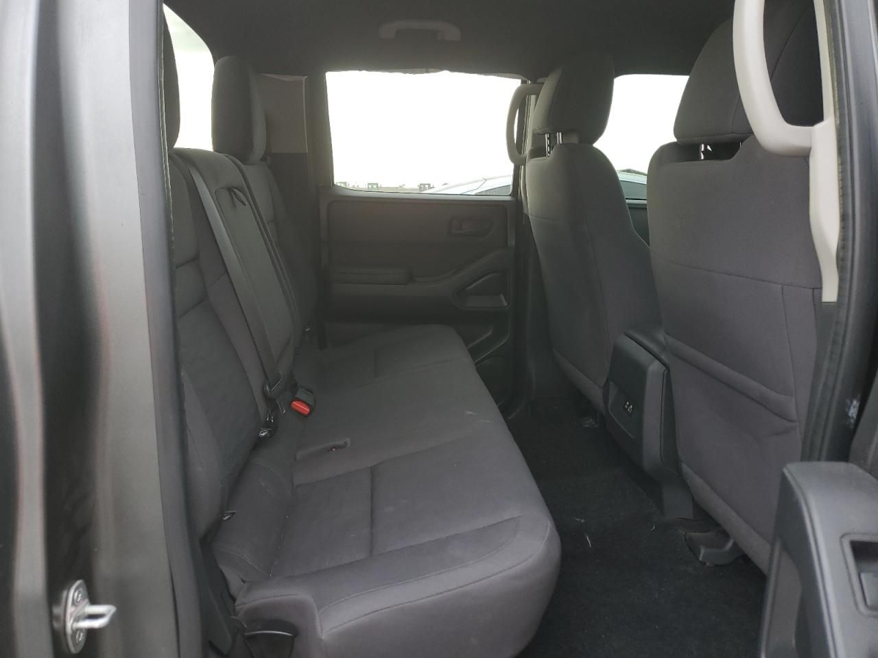 2022 Nissan Frontier s