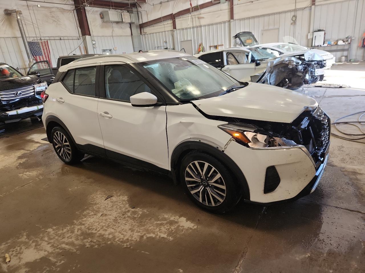 2023 Nissan Kicks sv